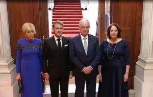 Μακρόν-Μητσοτάκης: Όλα τα βλέμματα στο επίσημο δείπνο - Οι καλεσμένοι ΦΩΤΟ