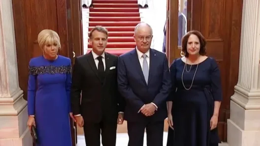 Μακρόν-Μητσοτάκης: Όλα τα βλέμματα στο επίσημο δείπνο - Οι καλεσμένοι ΦΩΤΟ