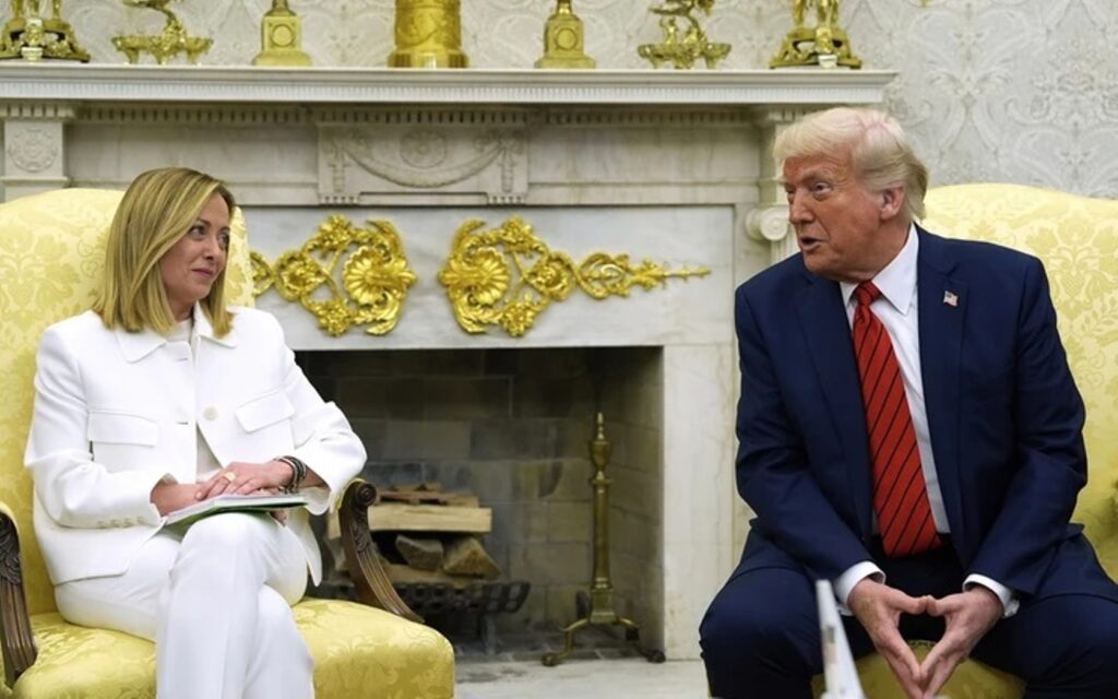 Μελόνι: Απαράδεκτες οι δηλώσεις του Ντόναλντ Τραμπ για τον Πάπα Λέοντα