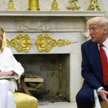 Μελόνι: Απαράδεκτες οι δηλώσεις του Ντόναλντ Τραμπ για τον Πάπα Λέοντα