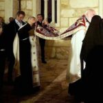 Ο Κυριάκος Μητσοτάκης στην Περιφορά του Επιταφίου ΦΩΤΟ
