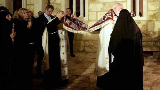 Ο Κυριάκος Μητσοτάκης στην Περιφορά του Επιταφίου ΦΩΤΟ