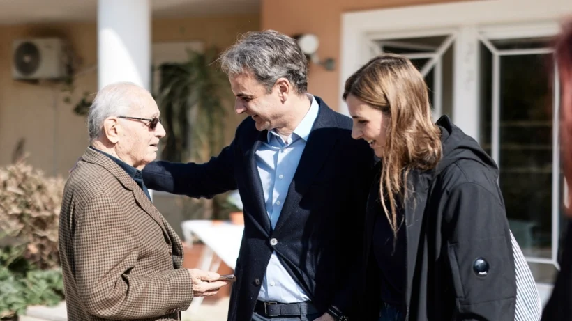 Ο Μητσοτάκης στο Γηροκομείο Αθηνών