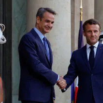 Πώς σχολιάζουν τα Γαλλικά ΜΜΕ την επίσκεψη Μακρόν στην Αθήνα