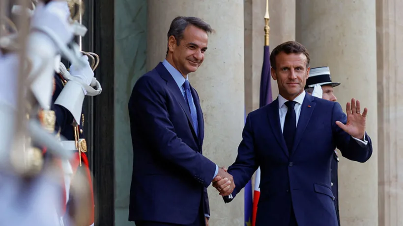 Πώς σχολιάζουν τα Γαλλικά ΜΜΕ την επίσκεψη Μακρόν στην Αθήνα