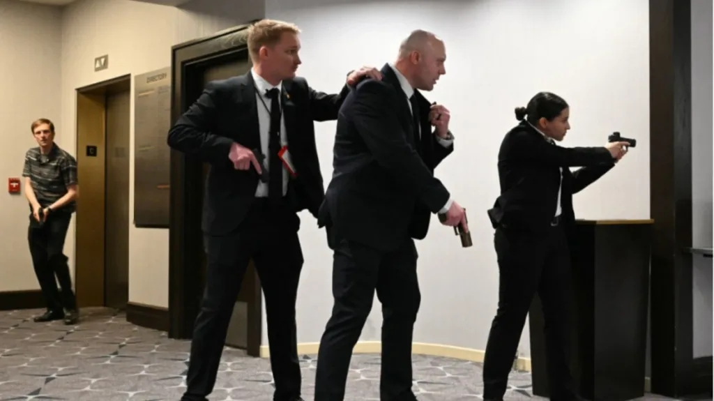 Ουάσινγκτον: Συναγερμός - Απομακρύνθηκε από δείπνο ο Τραμπ μετά από πυροβολισμούς ΒΙΝΤΕΟ-ΦΩΤΟ