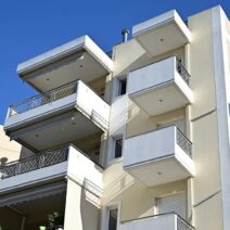 Αναπάντητα ερωτήματα για τη διπλή πτώση 27χρονης από μπαλκόνι πολυκατοικίας στο Μαρούσι - Τι ισχυρίζεται ο σύζυγος