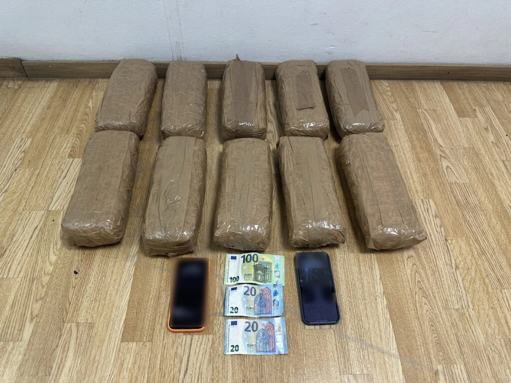 Πατρών-Αθηνών: Συνελήφθησαν δύο...για πολλά κιλά χασίς ΦΩΤΟ