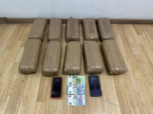 Πιάστηκαν στην Ολύμπια Οδό με περισσότερα από 10 κιλά κάνναβης