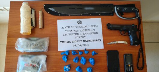 Πύργος: Εκρυβε όπλα, εκρηκτικές ύλες και ναρκωτικά και σε κοινόχρηστο χώρο πολυκατοικίας