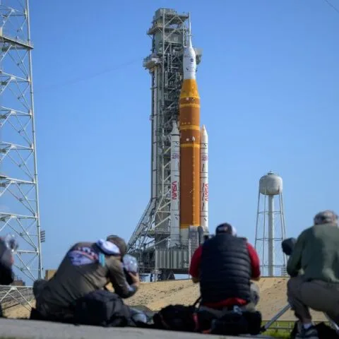 Artemis II: Γιατί οι αστροναύτες της αποστολής της NASA δεν θα πατήσουν στο φεγγάρι 31 Artemis II: Γιατί οι αστροναύτες της αποστολής της NASA δεν θα πατήσουν στο φεγγάρι