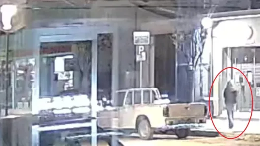 Αποκαλυπτικό βίντεο από την επίθεση με νέφτι σε 38χρονη στη Κόρινθο - «Έχει πάθει μεγάλη ζημιά»