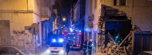 Χαλκίδα: Κατέρρευσε σπίτι στο κέντρο της πόλης ΒΙΝΤΕΟ