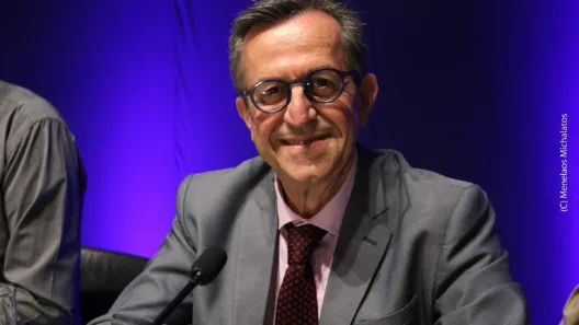 «Η Κυβέρνηση δεν κυβερνά. Αμύνεται» 34 «Η Κυβέρνηση δεν κυβερνά. Αμύνεται»