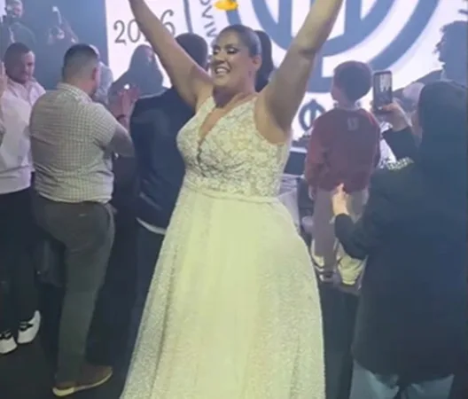 ΟΦΗ: Η νύφη που έκανε το γλέντι... γήπεδο! ΒΙΝΤΕΟ