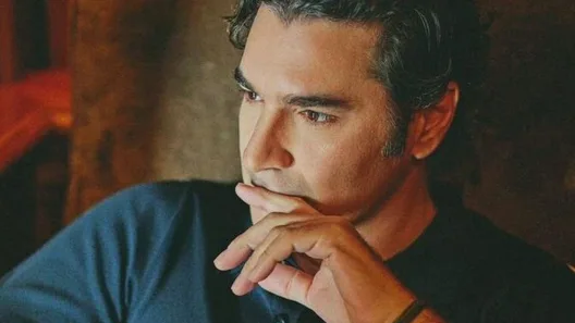 Παπακαλιάτης: Τι λέει για τις αντιδράσεις στο gay φιλί στο «Κλείσε τα μάτια»