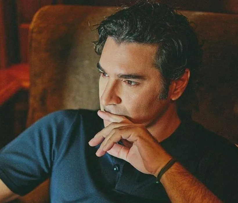 Παπακαλιάτης: Τι λέει για τις αντιδράσεις στο gay φιλί στο «Κλείσε τα μάτια»