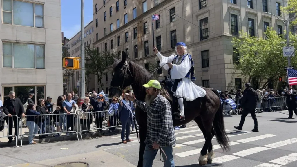 Εθνική υπερηφάνεια στη Νέα Υόρκη: Η μεγάλη παρέλαση ΦΩΤΟ - ΒΙΝΤΕΟ