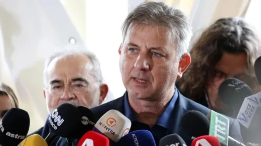 «Ζει στο σκοτάδι άδικα»: Συγκινεί ο πατέρας του μοναδικού επιζώντα από το πρώτο βαγόνι στα Τέμπη ΒΙΝΤΕΟ