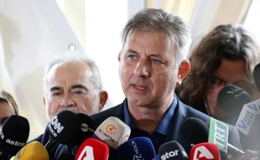 «Ζει στο σκοτάδι άδικα»: Συγκινεί ο πατέρας του μοναδικού επιζώντα από το πρώτο βαγόνι στα Τέμπη ΒΙΝΤΕΟ