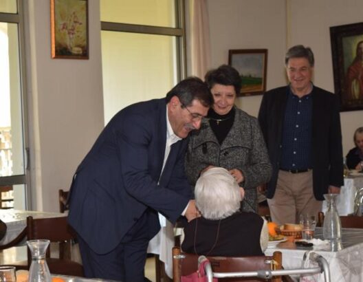 Πάτρα: Ο Κώστας Πελετίδης σε ιδρύματα για τις Αγιες μέρες