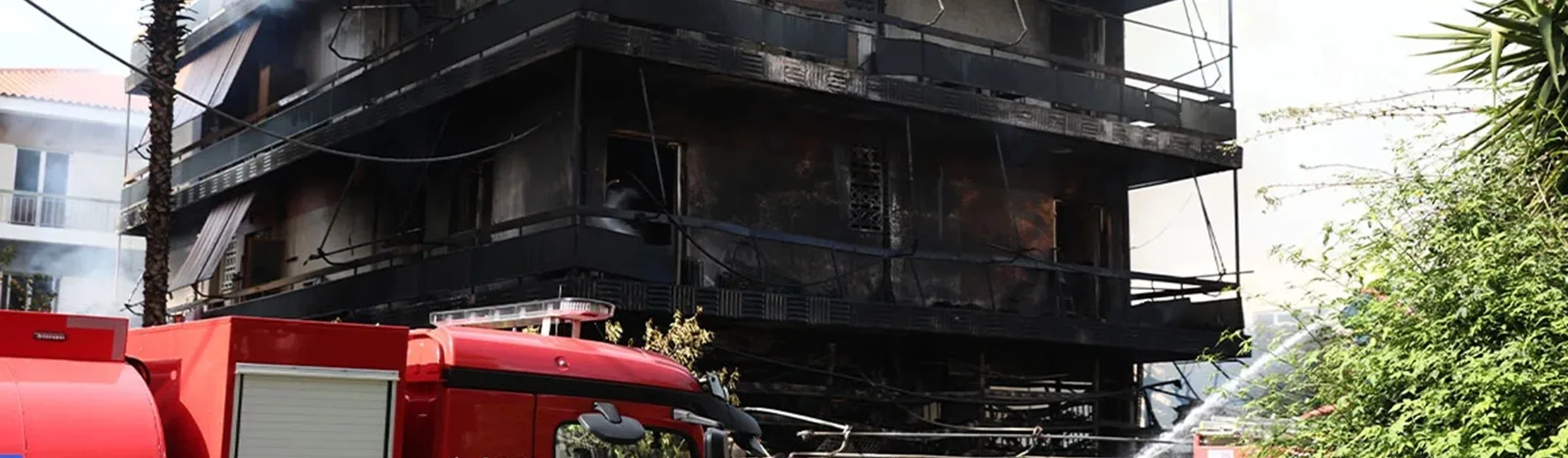 Φωτιά σε κατάστημα με ανταλλακτικά στο Ίλιον - Κάηκαν διαμερίσματα πολυκατοικίας