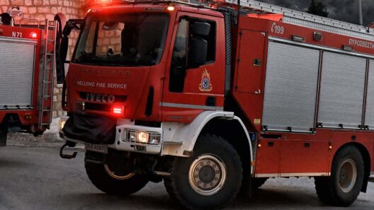 Πάρνηθα: Επιχείρηση διάσωσης για οδηγό - Το αυτοκίνητό του έπεσε σε γκρεμό