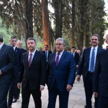 Πού θα περάσουν το Πάσχα οι πολιτικοί