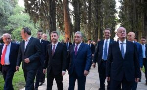 Πού θα περάσουν το Πάσχα οι πολιτικοί