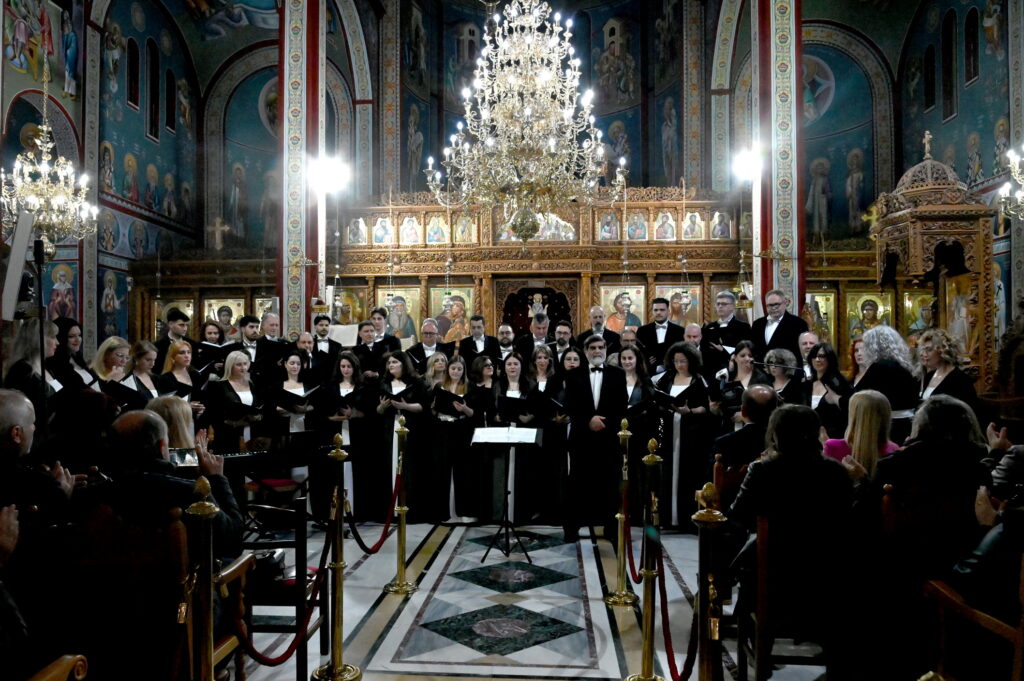 «Σήμερον κρεμάται επί ξύλου…» από την Πολυφωνική Πατρών στον Αγιο Διονύσιο ΦΩΤΟ 27 «Σήμερον κρεμάται επί ξύλου…» από την Πολυφωνική Πατρών στον Αγιο Διονύσιο ΦΩΤΟ