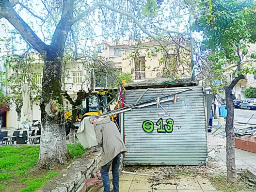 Πάτρα: «Πονοκέφαλος» οι Ρομά σε δύο Πλατείες - Ματυρία στο Patrapress.gr ΦΩΤΟ