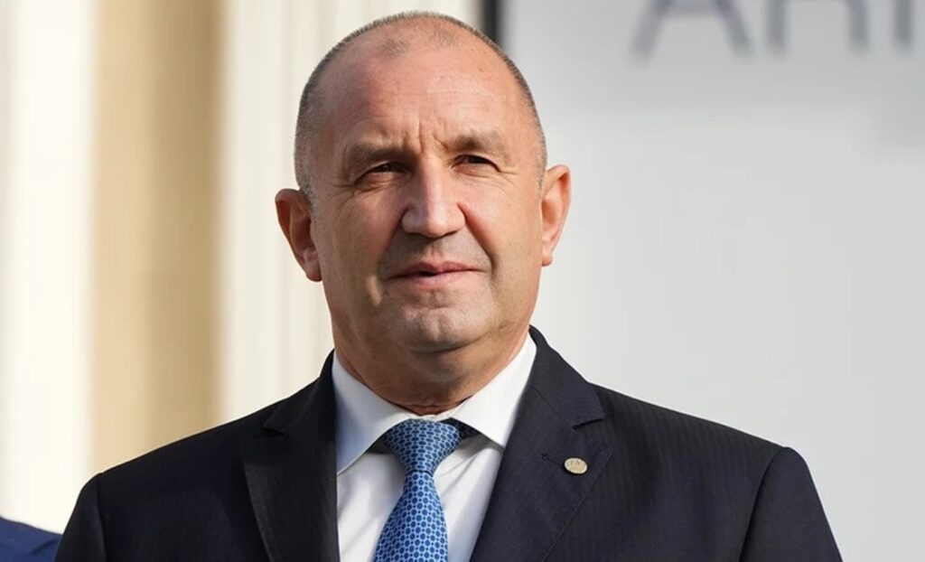 Βουλγαρία: Αυτοδύναμος στις εκλογές ο «φιλορώσο» Ρούμεν Ράντεφ