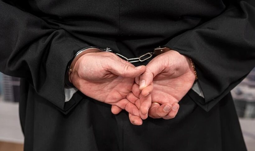 Ηράκλειο: Στο σκαμνί ιερέας πριν το «Χριστός Ανέστη» για ξυλοδαρμό και... κλοπή αυγών! 24 Ηράκλειο: Στο σκαμνί ιερέας πριν το «Χριστός Ανέστη» για ξυλοδαρμό και... κλοπή αυγών!