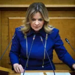 «Η κυβέρνηση των ημετέρων και των σκανδάλων»