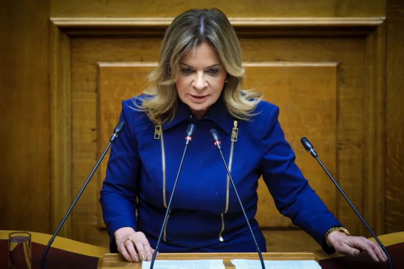 «Η κυβέρνηση των ημετέρων και των σκανδάλων»