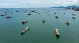 Πολεμικές αποζημιώσεις ζητά το Ιράν για άνοιγμα των Στενών του Ορμούζ