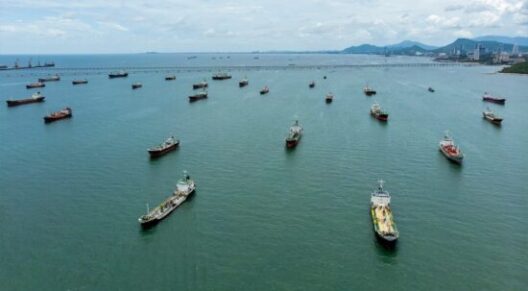 Πολεμικές αποζημιώσεις ζητά το Ιράν για άνοιγμα των Στενών του Ορμούζ 26 Πολεμικές αποζημιώσεις ζητά το Ιράν για άνοιγμα των Στενών του Ορμούζ