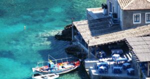 Αχαΐα: Ο απόλυτος γαστρονομικός χάρτης με 7 κορυφαίες ταβέρνες στην Πελοπόννησο