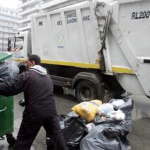 Θεσσαλονίκη: 46χρονος γλίτωσε την τελευταία στιγμή σε απορριμματοφόρο – Τον έσωσε η πρέσα που σταμάτησε