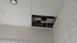 Θριάσιο: Πτώση οροφής σε θάλαμο ασθενών του Νοσοκομείου ΦΩΤΟ