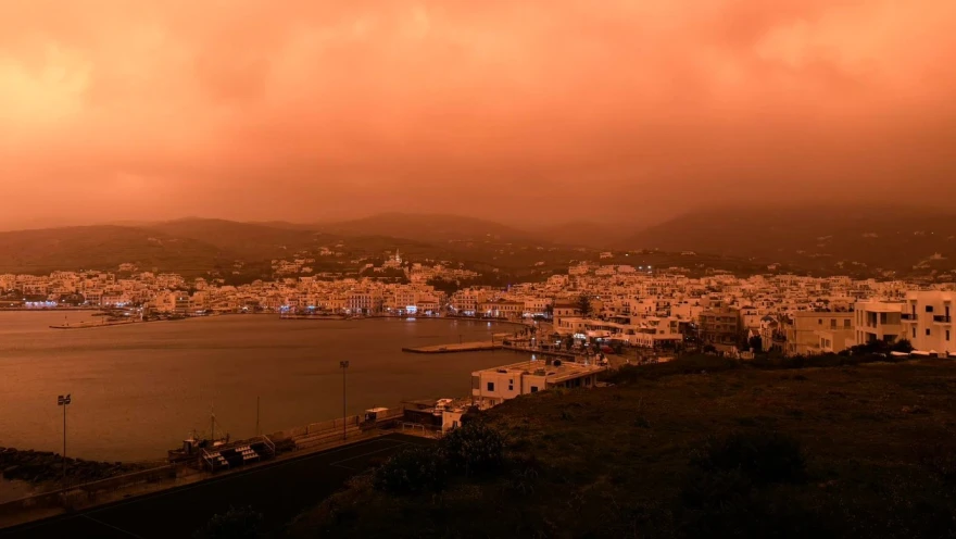 «Εξαφανίστηκαν» από την αφρικανική σκόνη Κρήτη και Κυκλάδες ΦΩΤΟ - ΒΙΝΤΕΟ