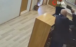 Τουρκία: Ηλικιωμένος επιτέθηκε με μπαλτά σε υπάλληλο μέσα σε Δημαρχείο ΒΙΝΤΕΟ