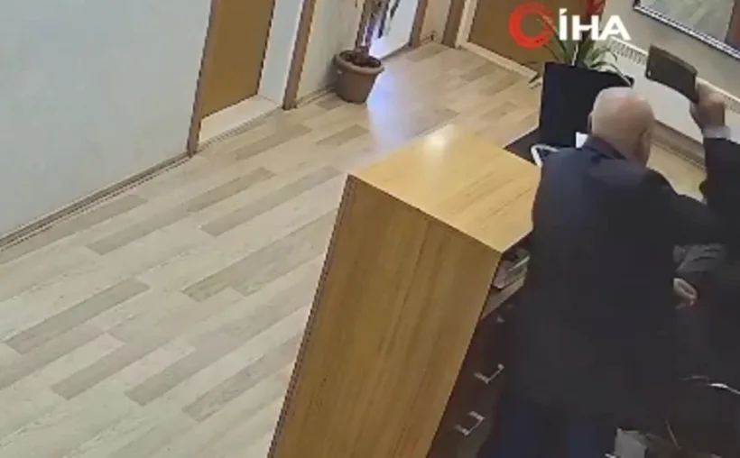 Τουρκία: Ηλικιωμένος επιτέθηκε με μπαλτά σε υπάλληλο μέσα σε Δημαρχείο ΒΙΝΤΕΟ