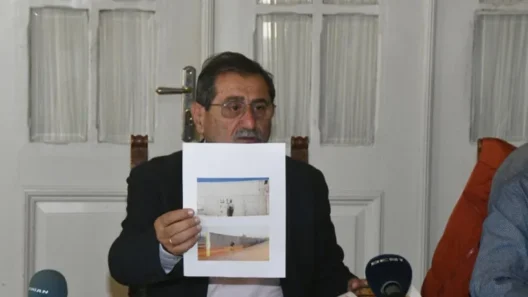 Πάτρα: Άγνωστοι προσποιούνται τον Πελετίδη, με μηνύματα ΦΩΤΟ