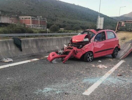 Ιόνια Οδός: Μια νεκρή σε τροχαίο - Αυτοκίνητο προσέκρουσε σε στηθαίο 31 Ιόνια Οδός: Μια νεκρή σε τροχαίο - Αυτοκίνητο προσέκρουσε σε στηθαίο