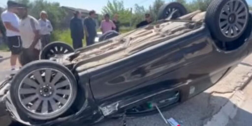 Πύργος: Σύγκρουση αυτοκινήτων και ανατροπή, οδηγός στο Νοσοκομείο ΒΙΝΤΕΟ