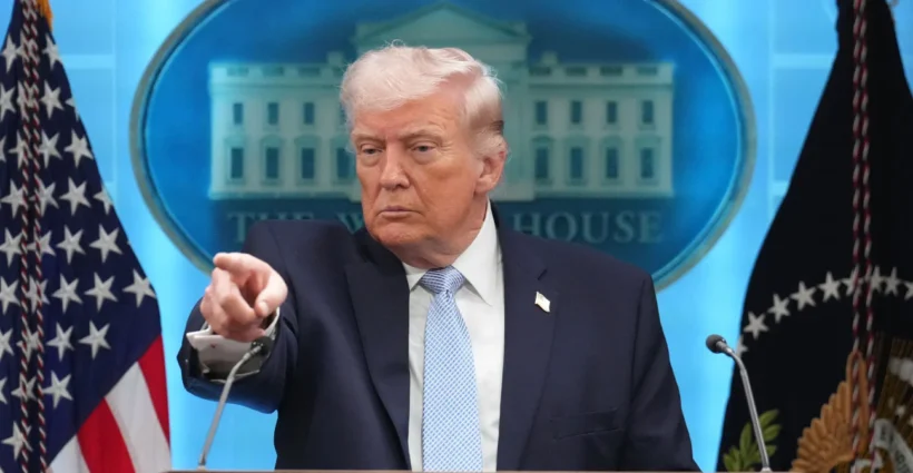 Μέση Ανατολή: Ο Τραμπ κατηγορεί το Ιράν για μη τήρηση της συμφωνίας τους στα Στενά του Ορμούζ 24 Μέση Ανατολή: Ο Τραμπ κατηγορεί το Ιράν για μη τήρηση της συμφωνίας τους στα Στενά του Ορμούζ