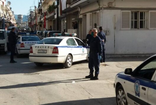 Κάτω Αχαΐα: Καταγγέλλουν την Αστυνομία ότι «χαΐδεύει» τους Ρομά και μοιράζει κλήσεις στους μπαλαμούς 26 Κάτω Αχαΐα: Καταγγέλλουν την Αστυνομία ότι «χαΐδεύει» τους Ρομά και μοιράζει κλήσεις στους μπαλαμούς