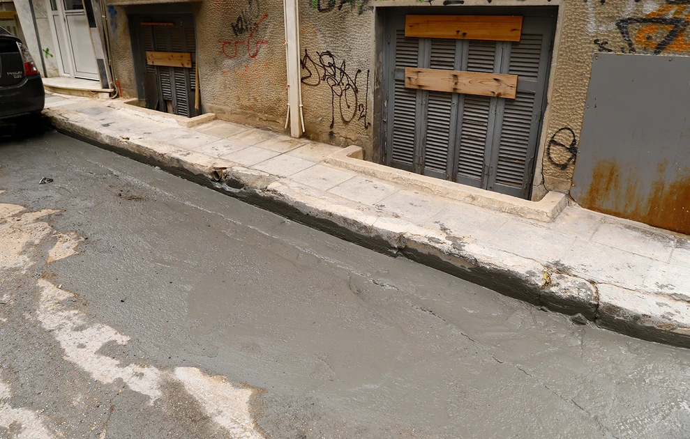 Κυψέλη: Πλημμύρισαν δρόμοι με υγρό που μοιάζει με τσιμέντο ΦΩΤΟ