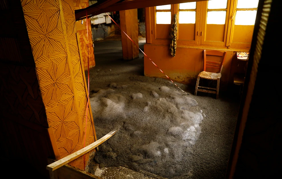 Κυψέλη: Πλημμύρισαν δρόμοι με υγρό που μοιάζει με τσιμέντο ΦΩΤΟ